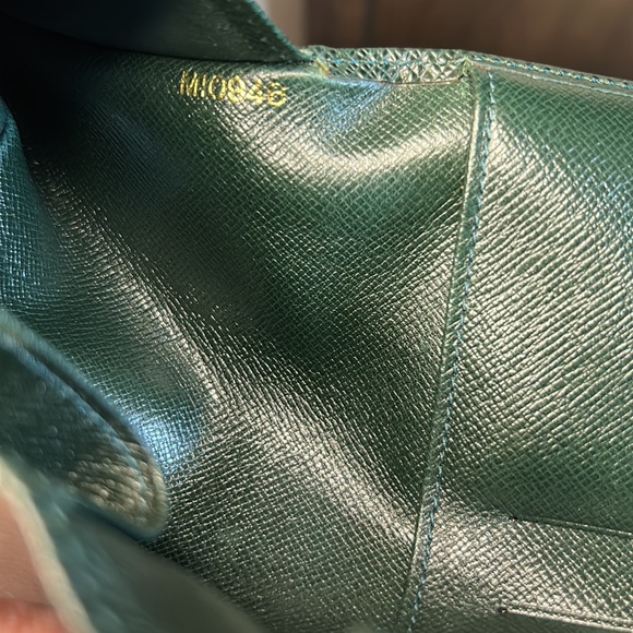 Louis Vuitton Taiga Porte-Chequier Cartes Credit Wallet - Picture 11 of 11